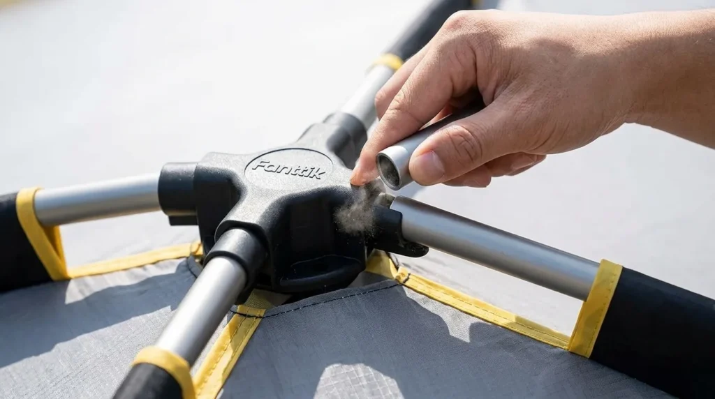 A close up of the central hub and pole system of a Fanttik outdoor tent.